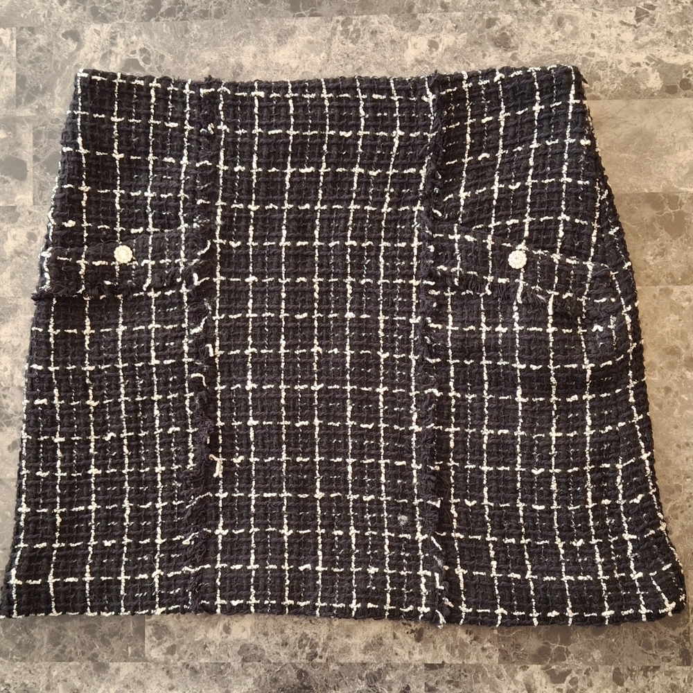 Chic Black and White Tweed Skirt